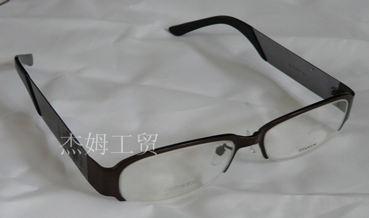 钛眼镜架