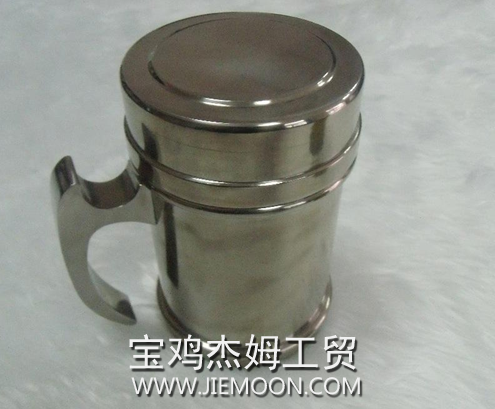 钛水杯