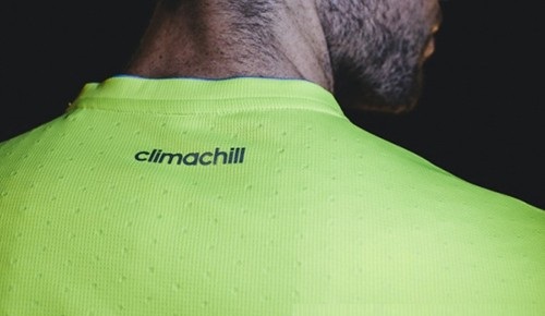 Climachill采用钛针织面料
